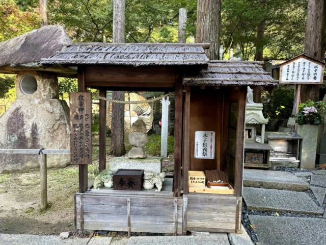 境内の小さな井戸・水場