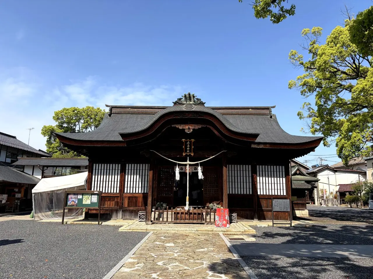 徳守神社の拝殿外観