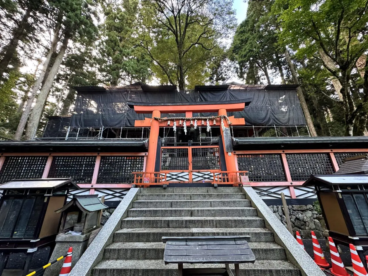御社と山王院へ上がる石段