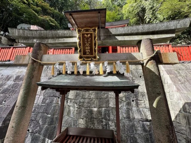 奥之院方面の小祠