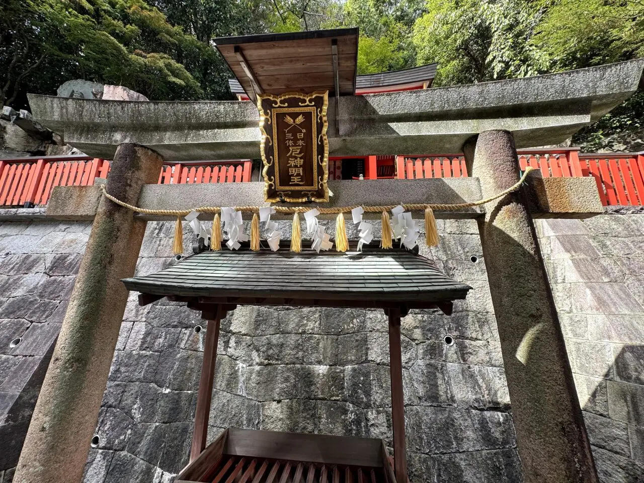 奥之院方面の小祠
