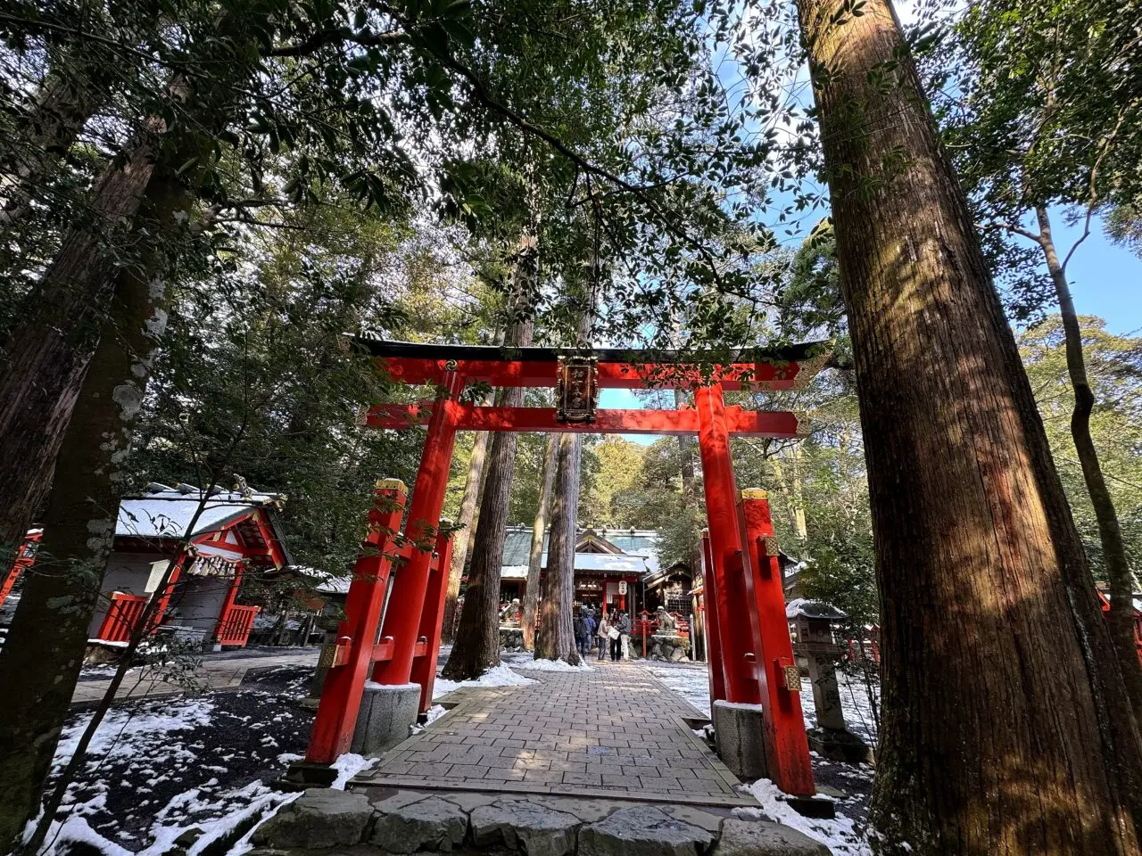 椿大神社の別宮椿岸神社へ続く朱鳥居