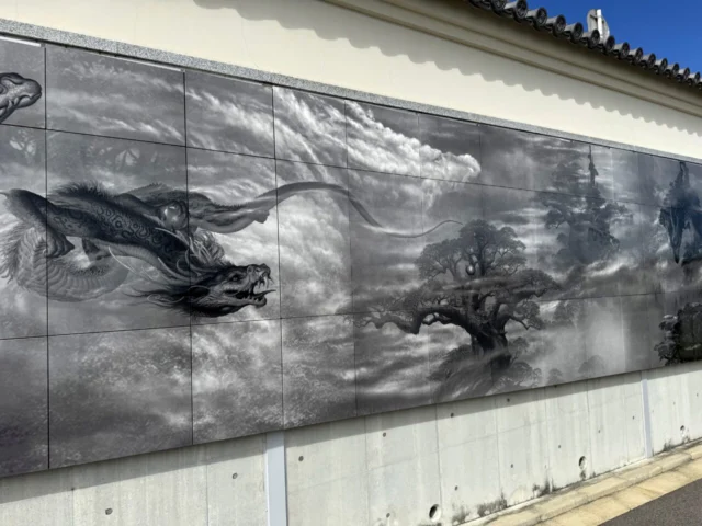 龍と虎が向き合う門戸厄神東光寺の壁画