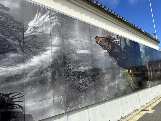 龍と虎の壁画を近くで見た写真
