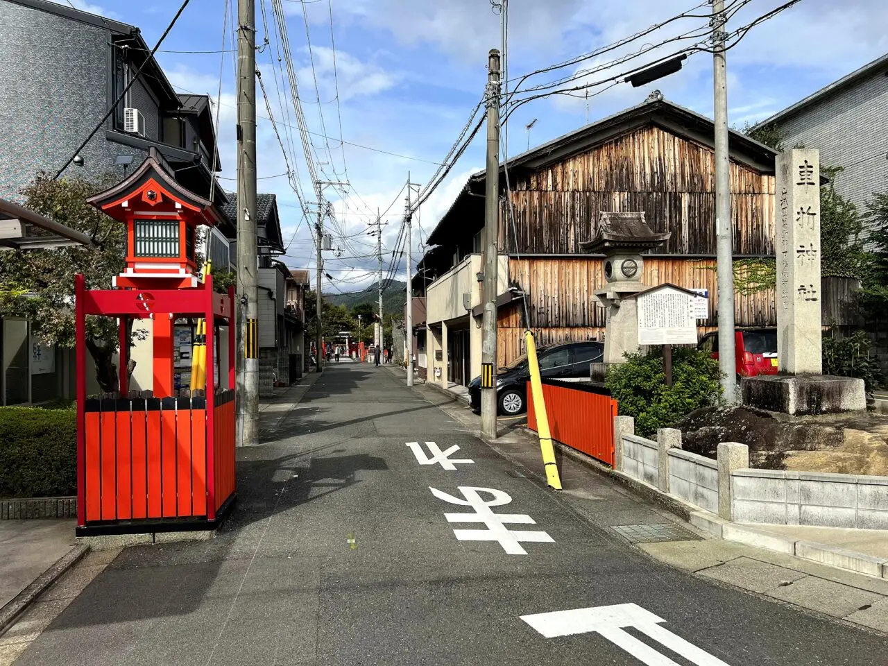 車折神社の入口へ向かう道
