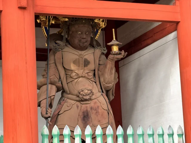 中門に安置された四天王像