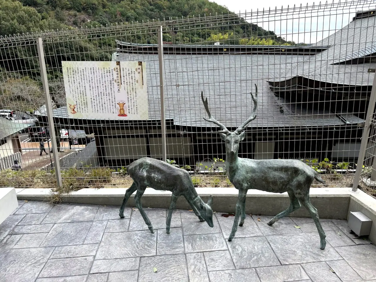 境内に置かれた神鹿像鹿嶋神社らしい見どころ
