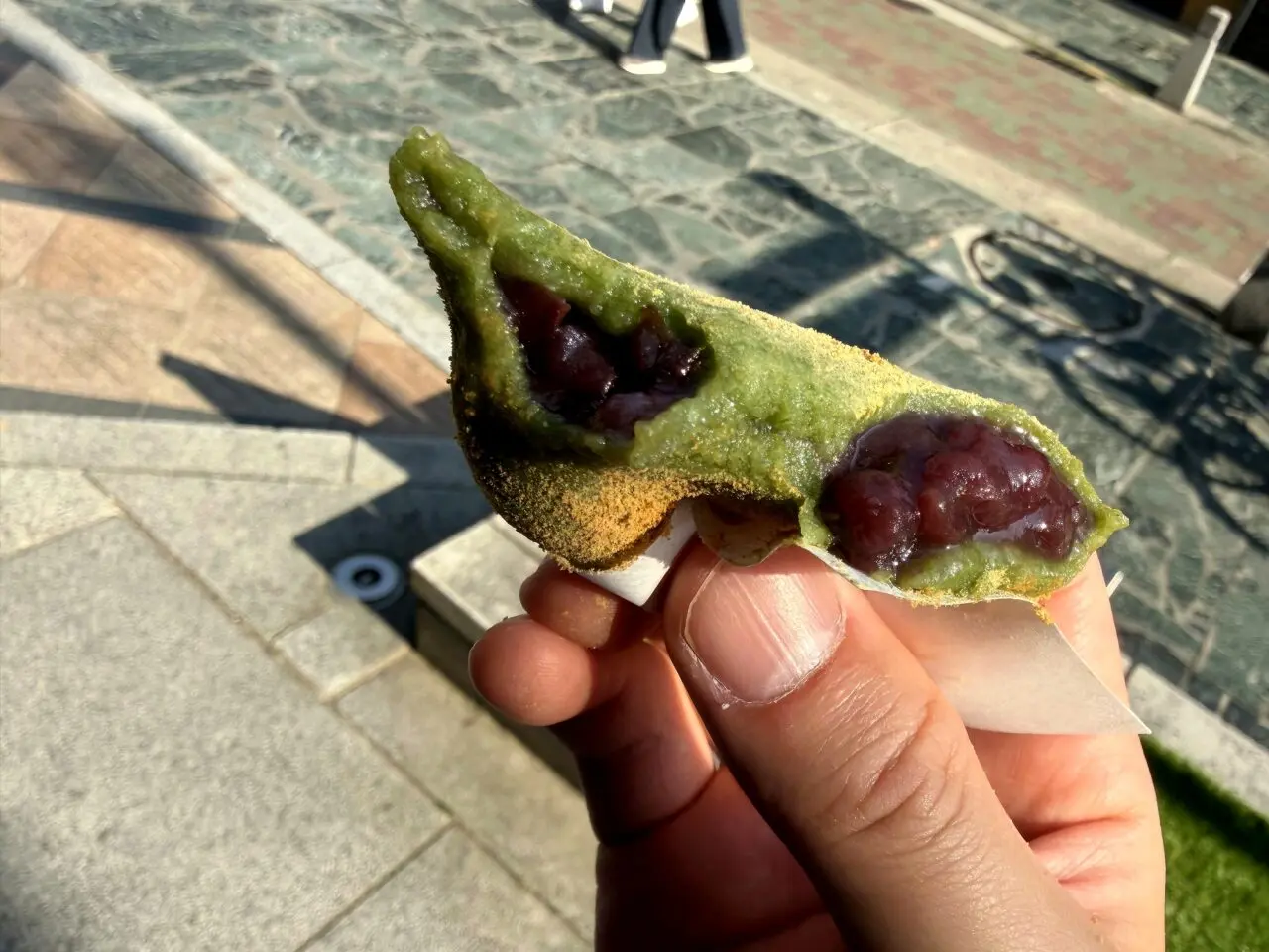 中谷堂のよもぎ餅の断面