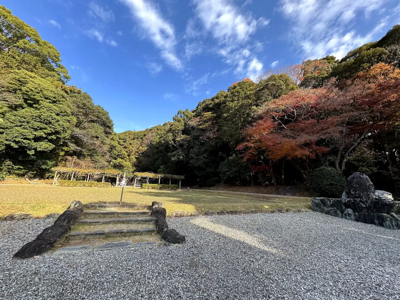 猿田彦神社の御神田周辺の境内風景