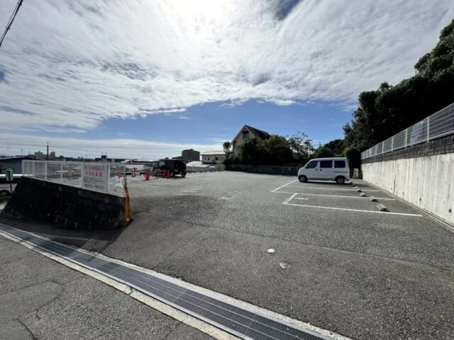 門戸厄神東光寺の駐車場から境内へ向かう坂道