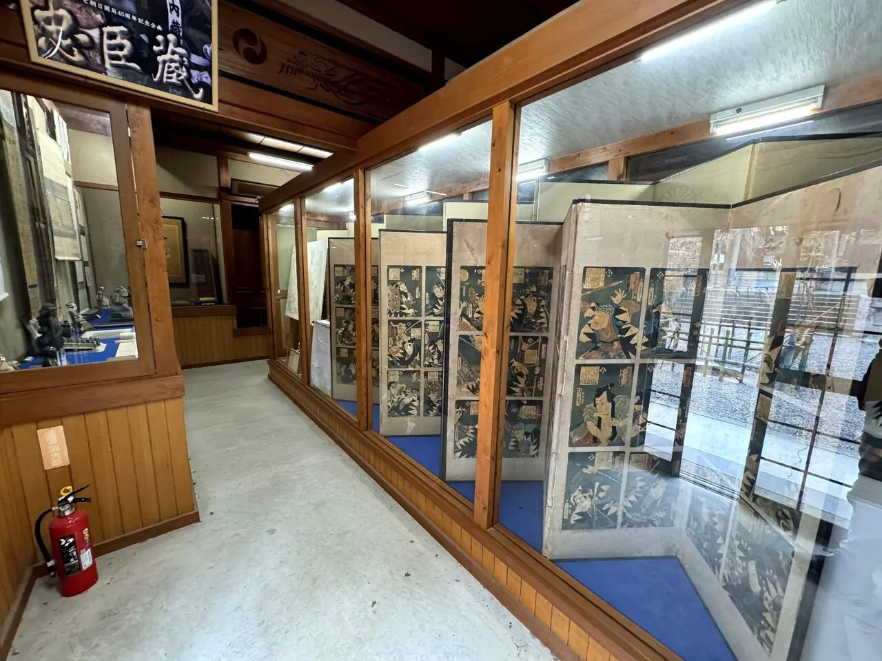 京都 大石神社 山科 忠臣蔵 宝物殿 駐車場の店内1