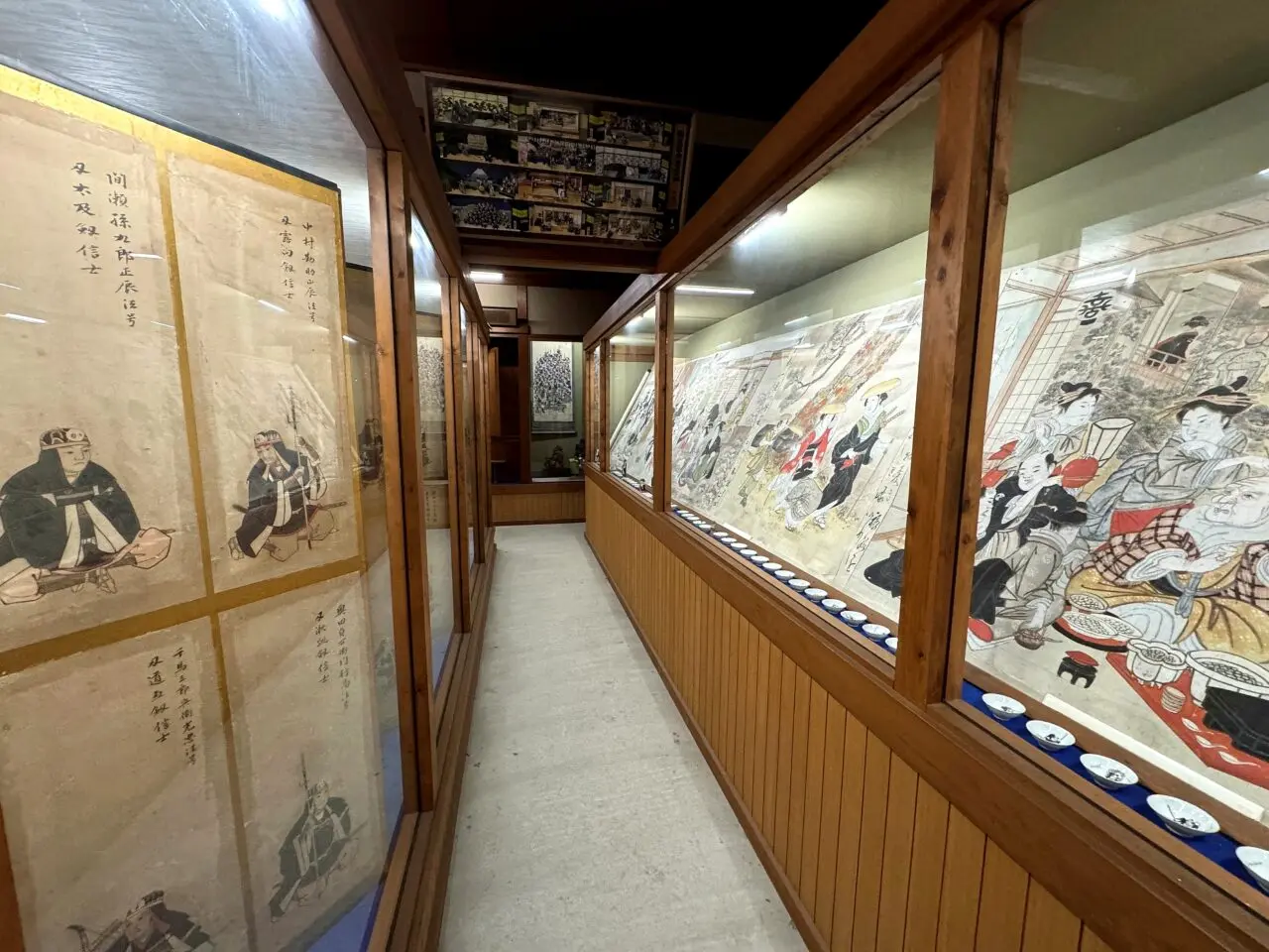 京都 大石神社 山科 忠臣蔵 宝物殿 駐車場の店内2