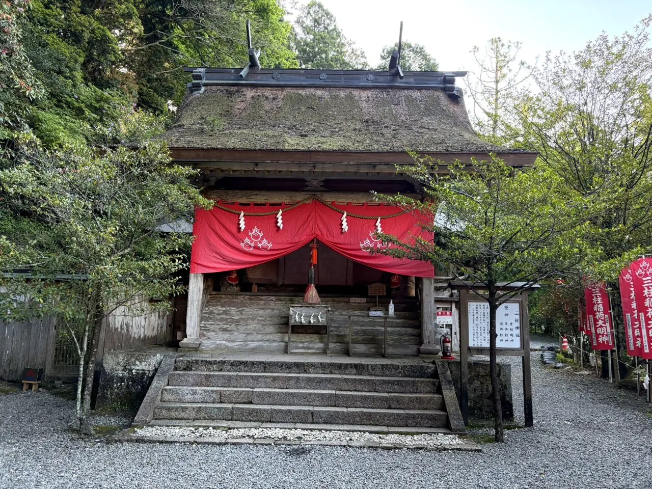 玉置神社境内の三柱神社
