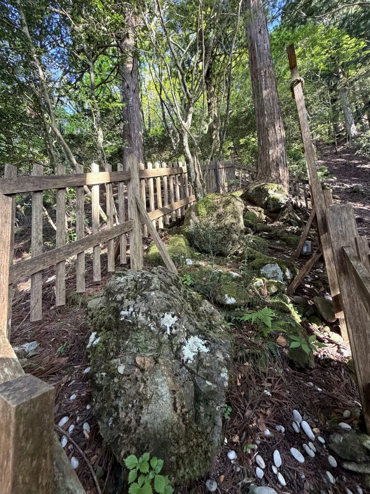 玉置神社玉石社の玉石まわり