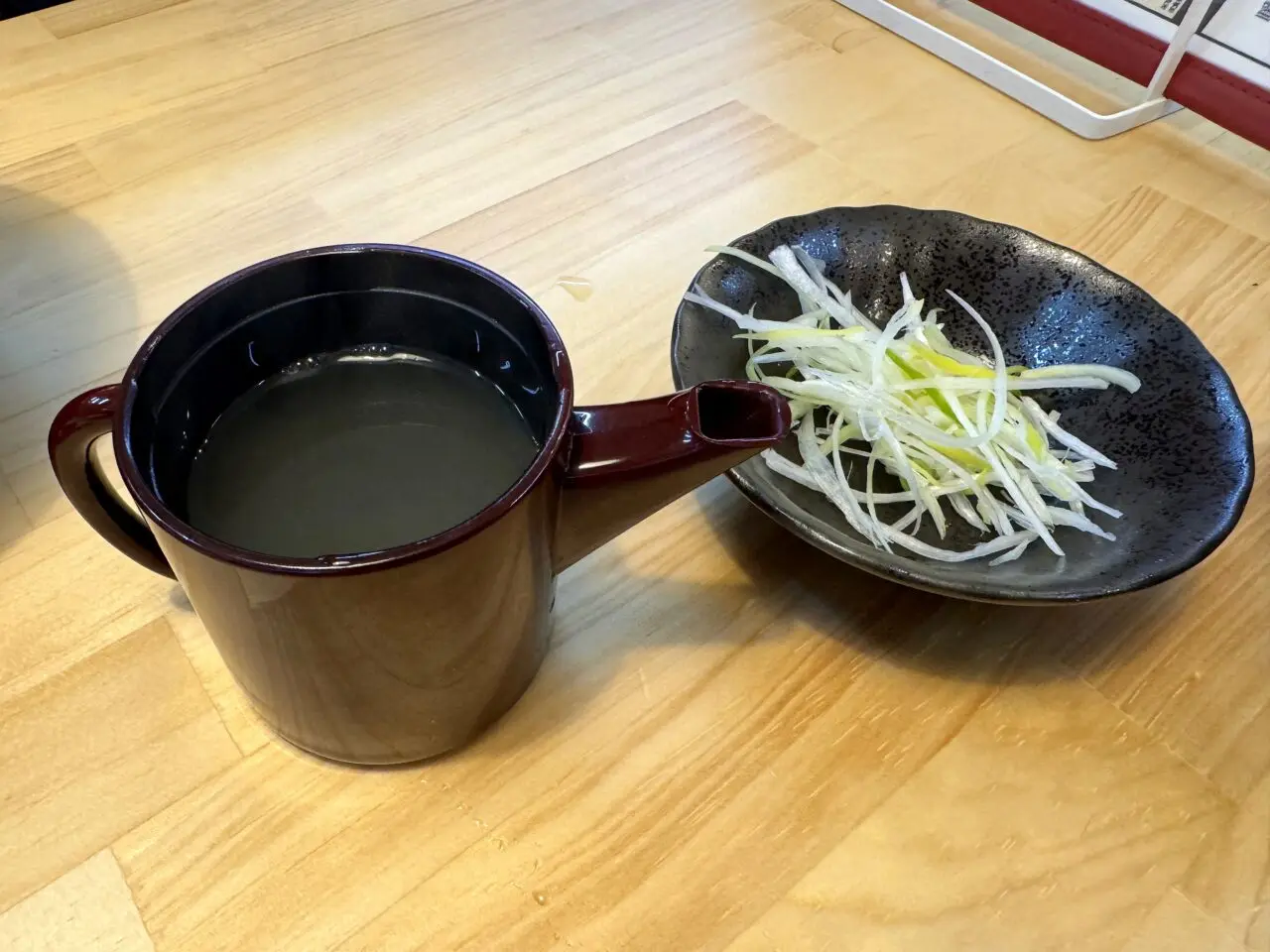 津山 塩元帥のスープ割と薬味
