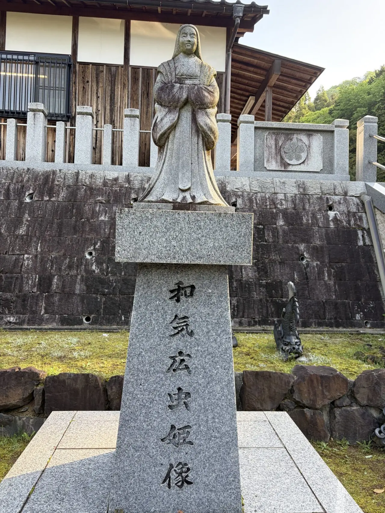 和気広虫姫像