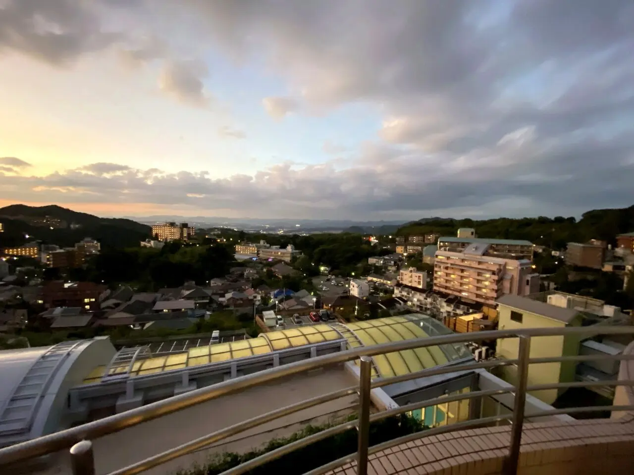 ザ グラン リゾート プリンセス有馬の客室から見た夕方の眺望