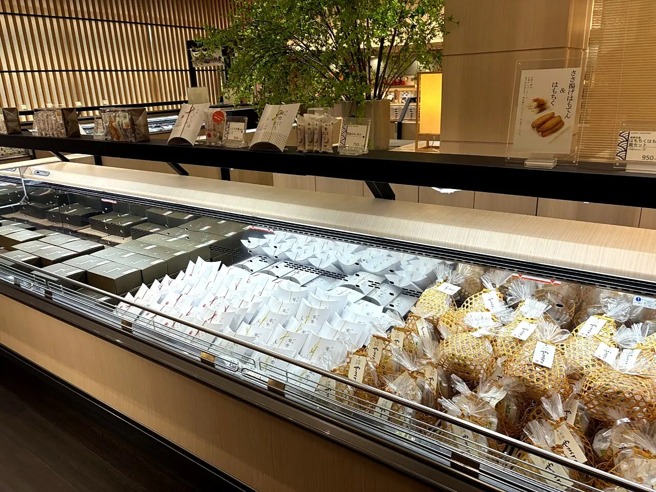 夢鮮館の冷蔵ケース商品