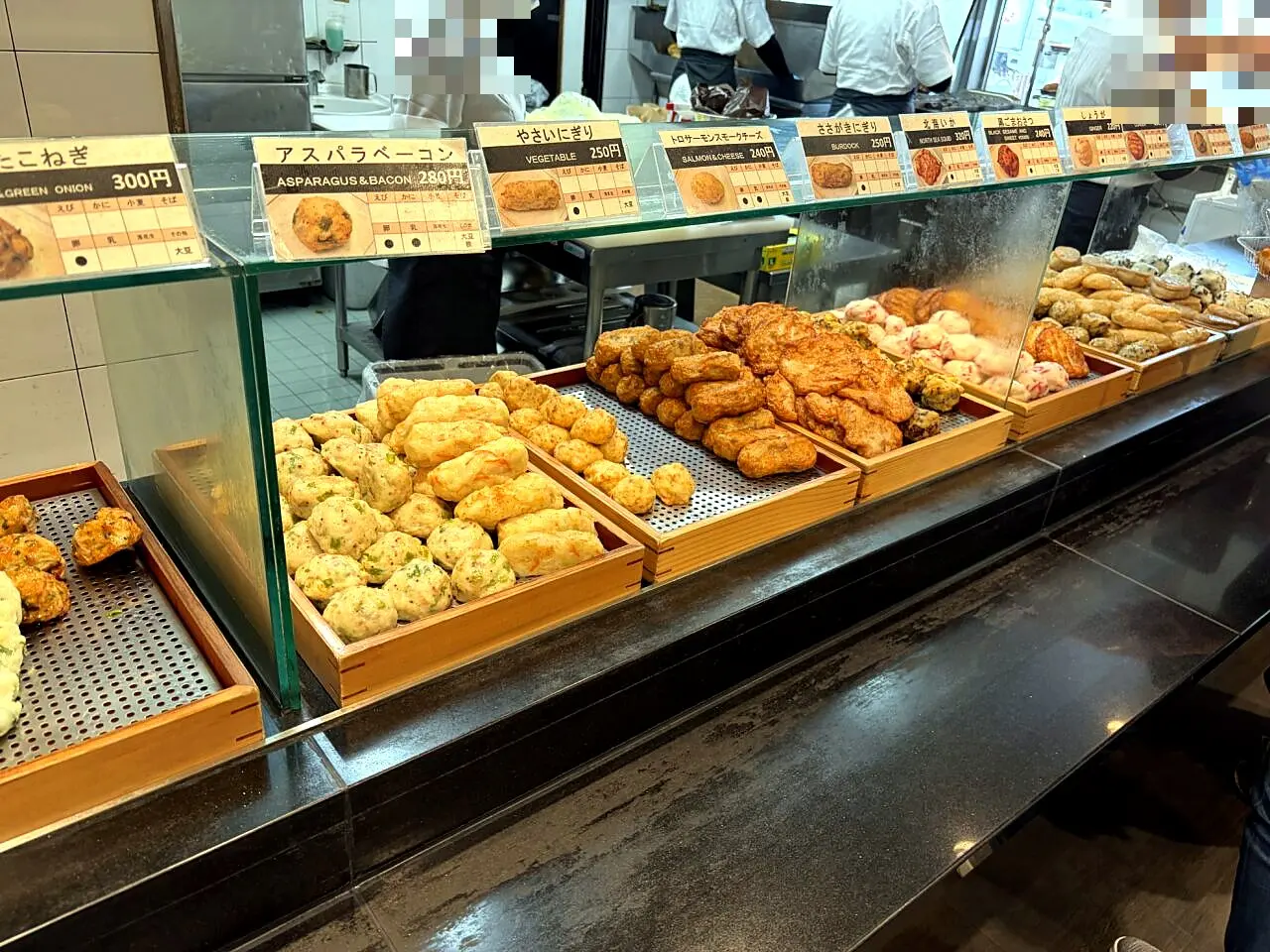 夢鮮館の揚げかまぼこショーケース