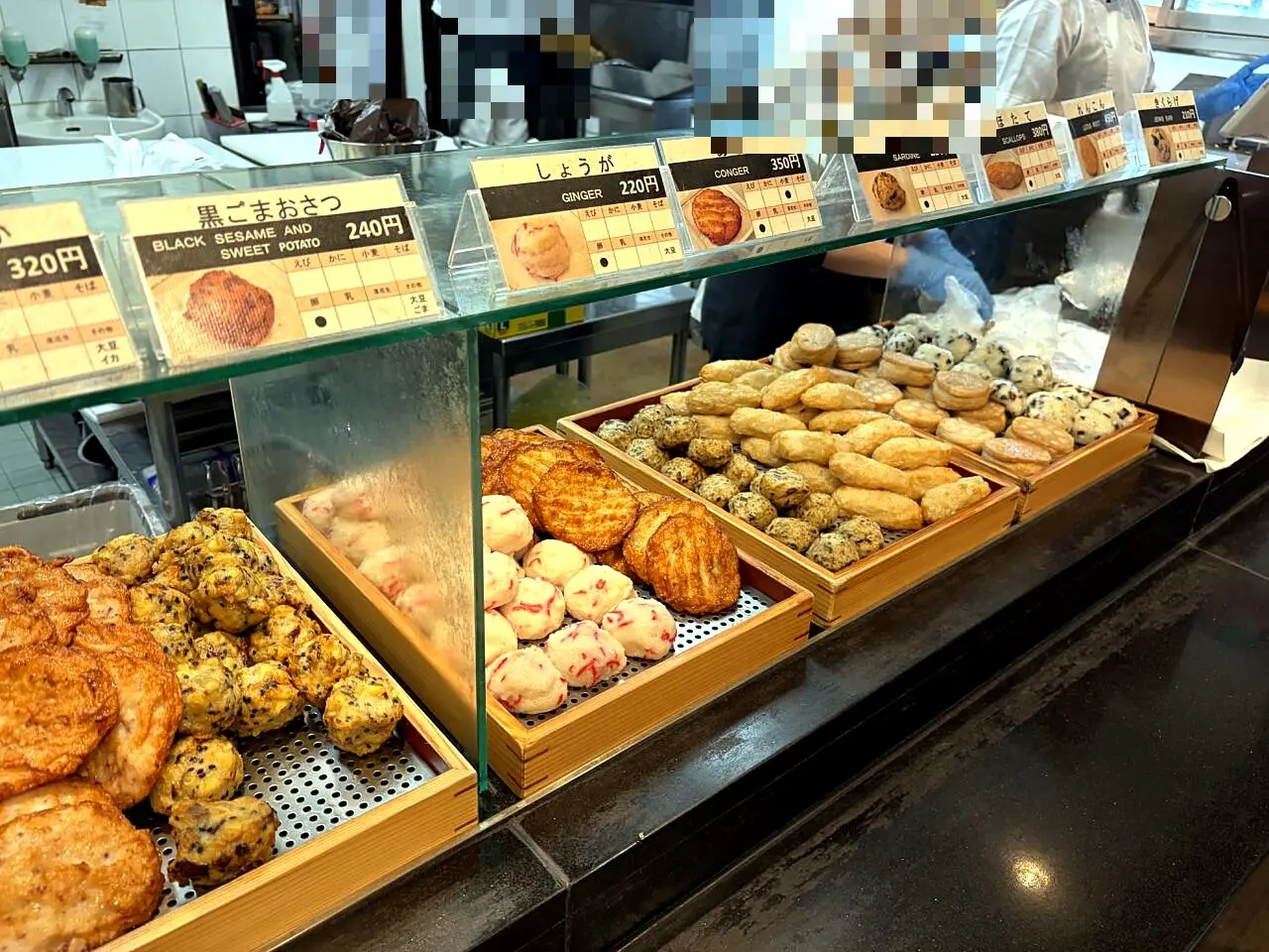 夢鮮館の温かい揚げかまぼこ陳列ケース