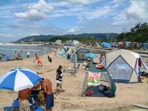 淡路市の公式掲載写真。多賀の浜海水浴場の砂浜と海。