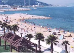 淡路市の公式掲載写真。浦県民サンビーチの様子。