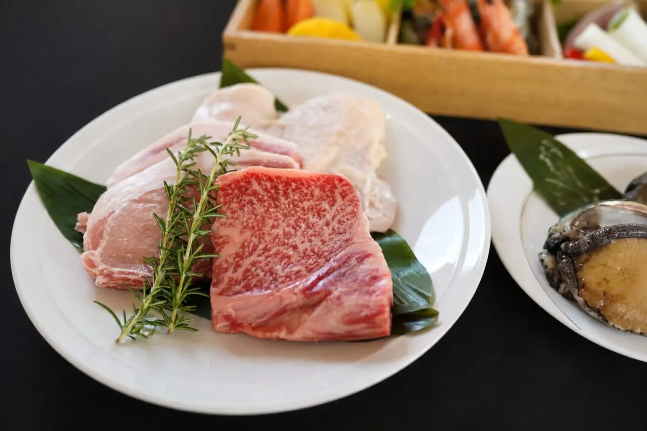 GRAND CHARIOT極上プレミアムBBQの公式掲載画像。BBQ料理内容を示す。