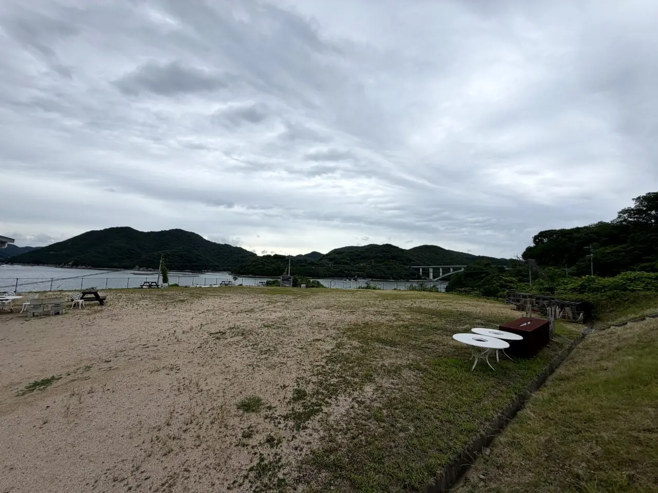 ひなせうみラボ周辺の海辺と屋外スペース