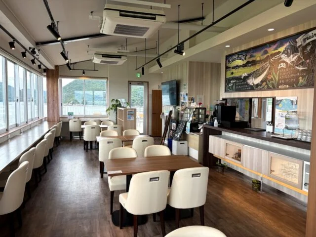 SatoUmiテラス はぁとす。の海側カフェ席