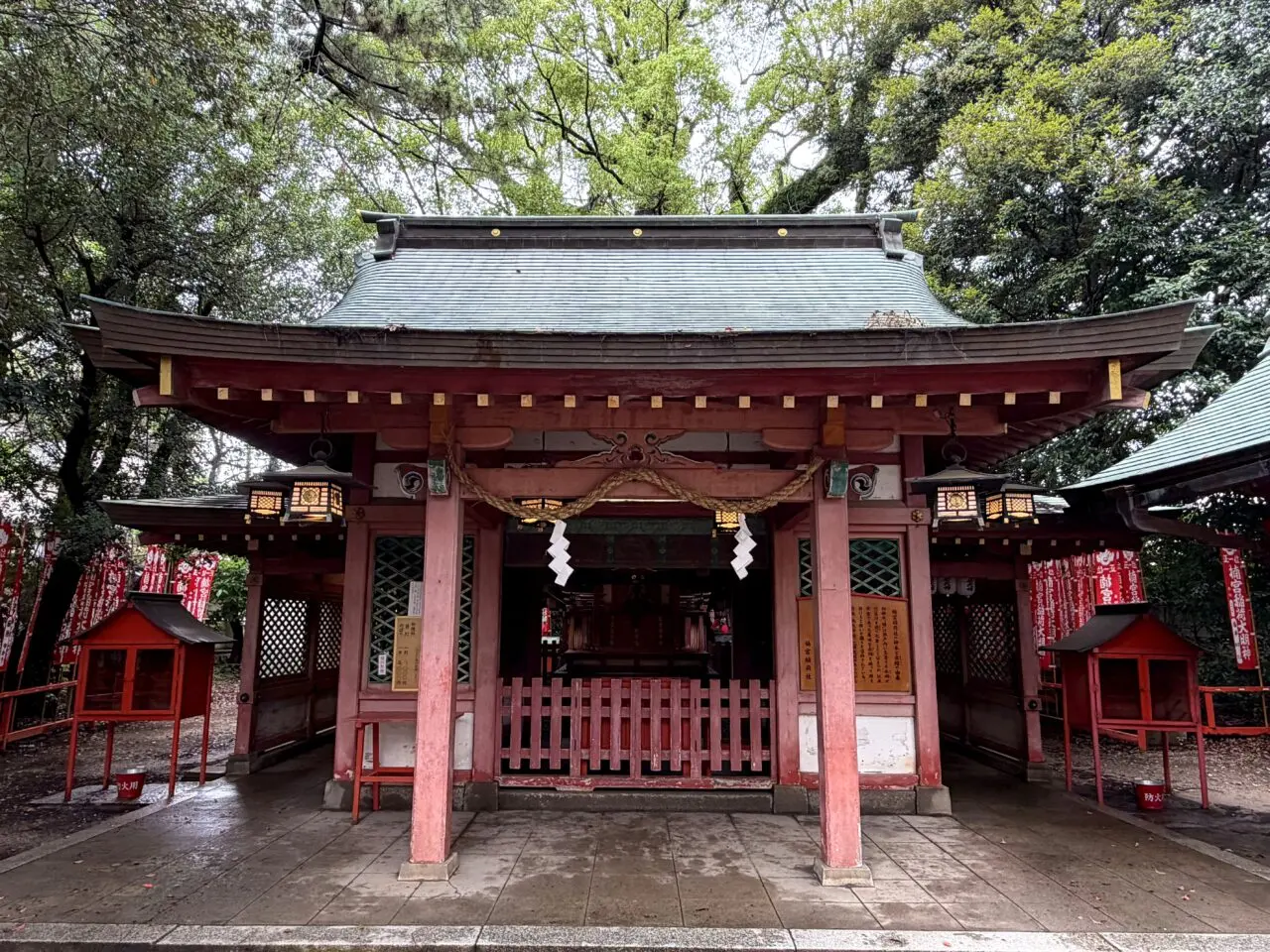 長田神社境内の提灯がある社