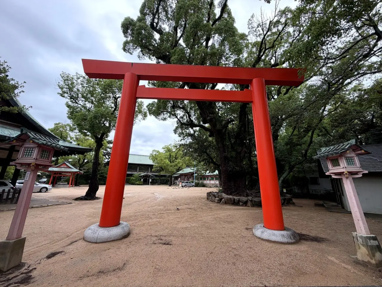長田神社境内の赤い鳥居