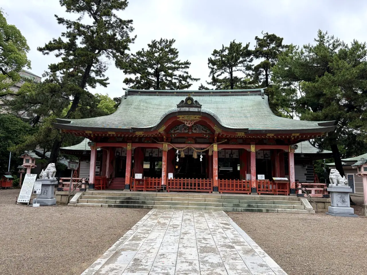 長田神社の拝殿正面