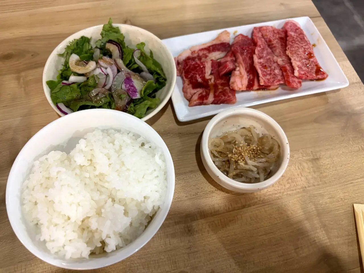 丸正精肉店で注文した焼肉セットの例
