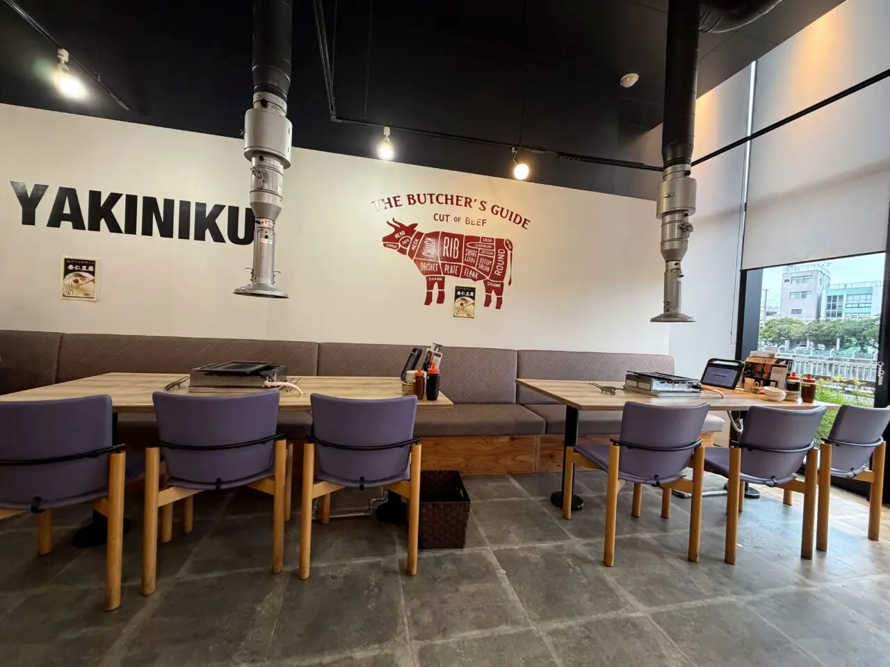 丸正精肉店の店内席