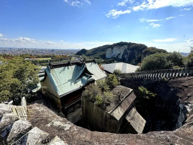 生石神社から見た社殿と高砂市街