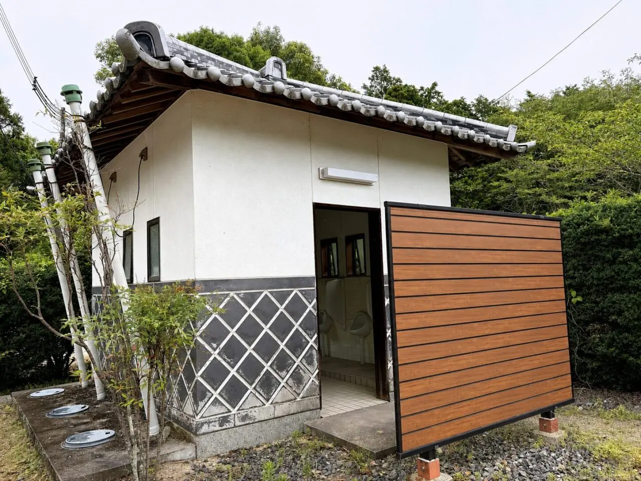 貴船神社に隣接する広場のトイレ