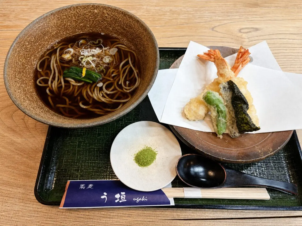 蕎麦う垣の温かい蕎麦と海老天