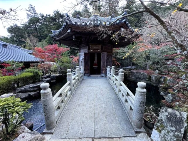 宮島 大聖院 大聖院の橋と堂宇