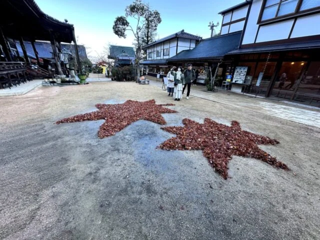 宮島 大聖院 大聖院境内の広場と建物