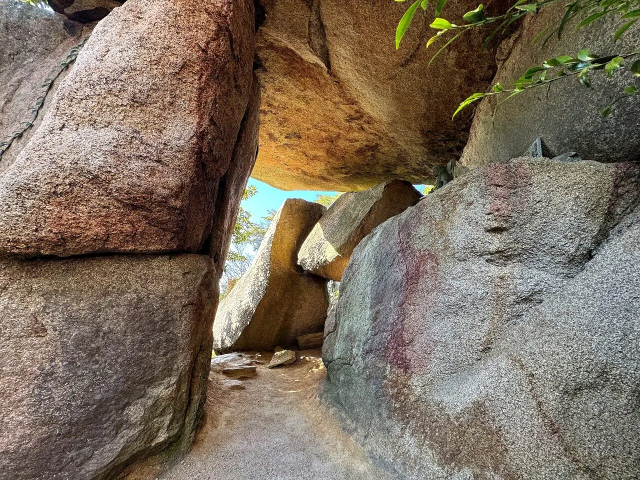 宮島 弥山 弥山山頂付近の岩場と道