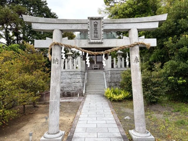 石屋神社境内社へ向かう鳥居