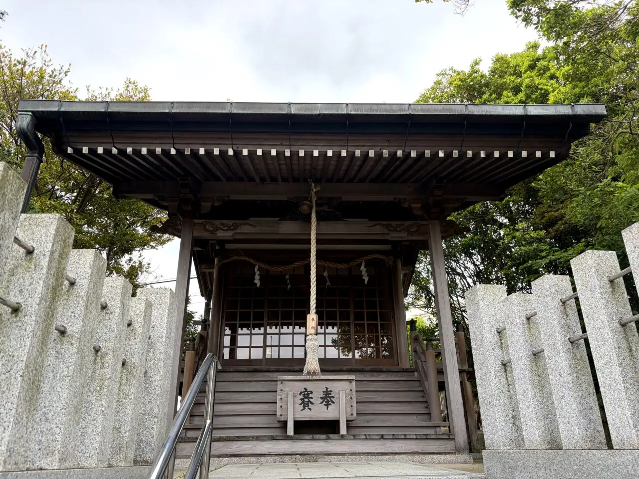 石屋神社境内社の社殿