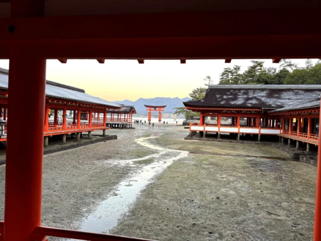 宮島 厳島神社 嚴島神社の社殿と潮位の見え方