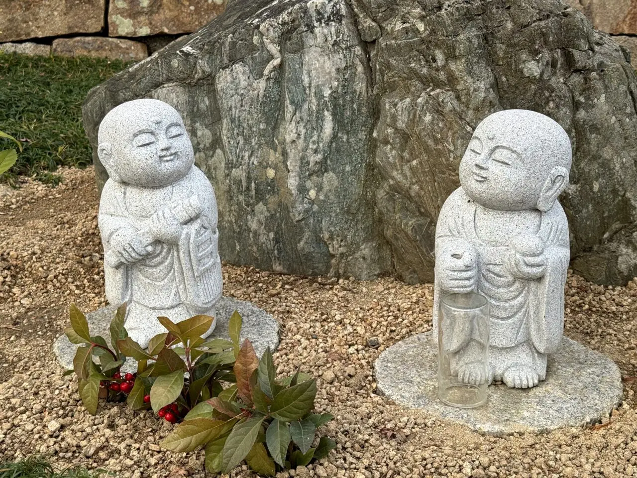 蓮台寺境内で見た小さなお地蔵様