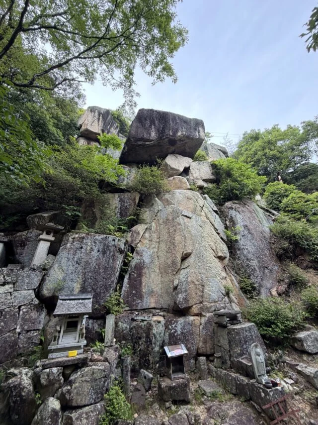 八畳岩方面の大きな岩