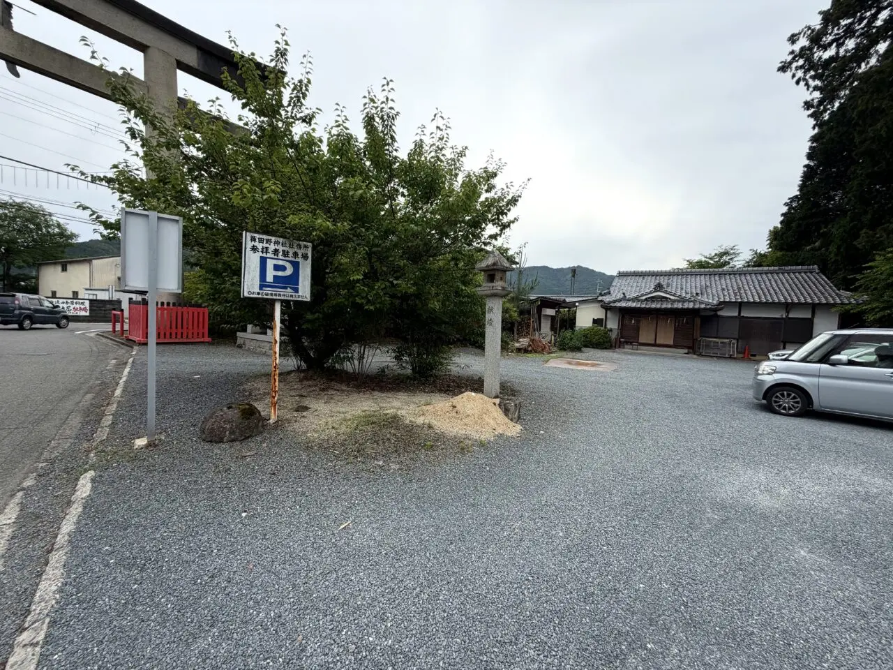 稗田野神社の駐車場1