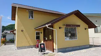 BAKERY CONERU公式掲載画像。上郡町駅前の店舗外観を確認するための引用画像。