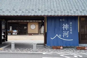 国土交通省近畿地方整備局掲載の道の駅銀の馬車道・神河入口の長屋門写真。