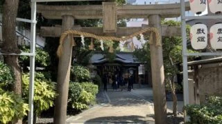 サムハラ神社の鳥居と境内の参道を確認する現地イメージ