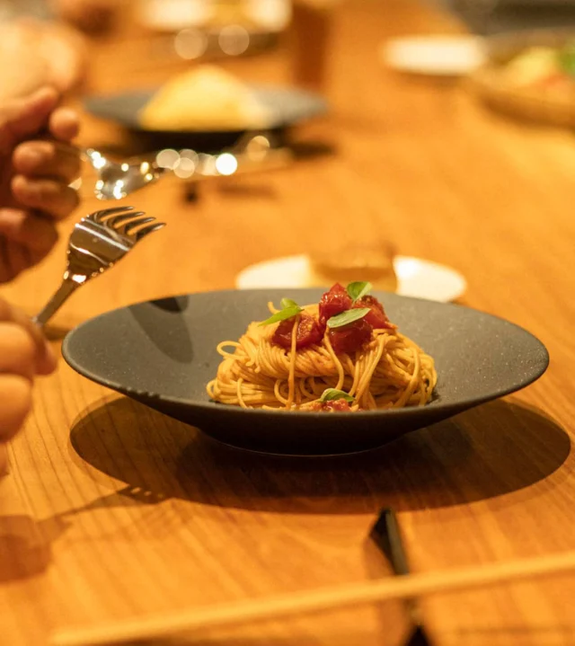 KUMOTSUKIの公式掲載画像。パスタ料理の提供イメージを確認するための引用画像。